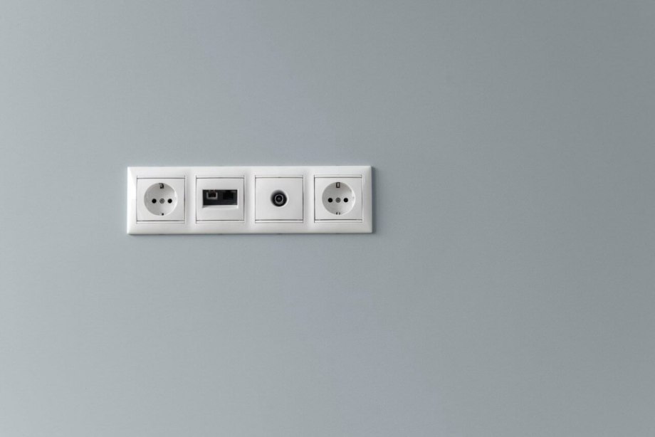 Электроустановочные изделия Legrand Etika белый