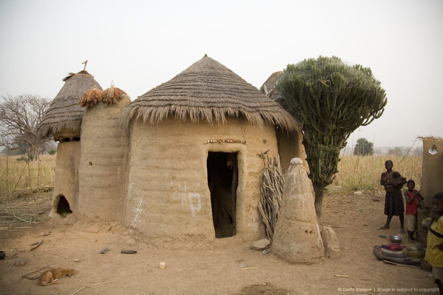 Глиняный дом 2023. Глинобитные Хижины Африка мали. Жилище народов кирди в Камеруне. Африканские глинобитные жилища. Глинобитные Хижины древней Греции.