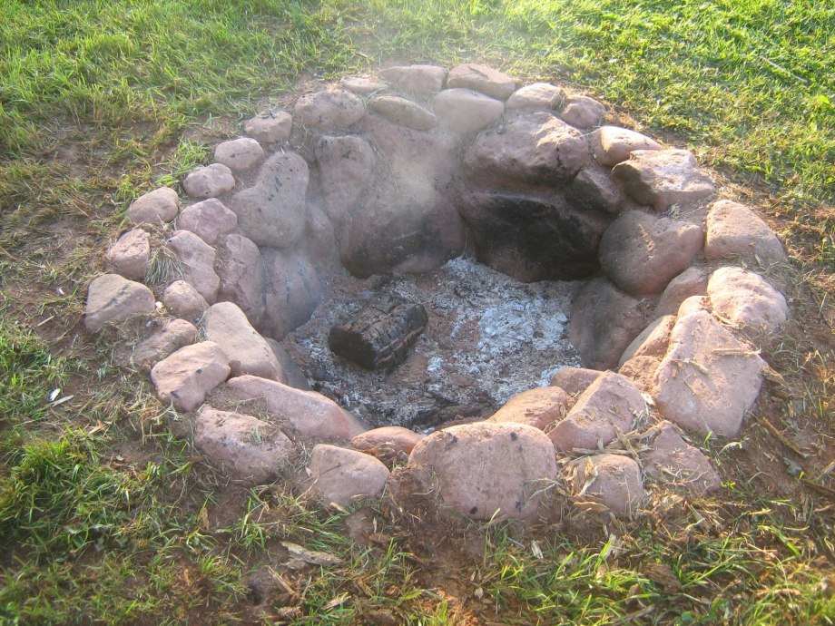 Костровище из камня