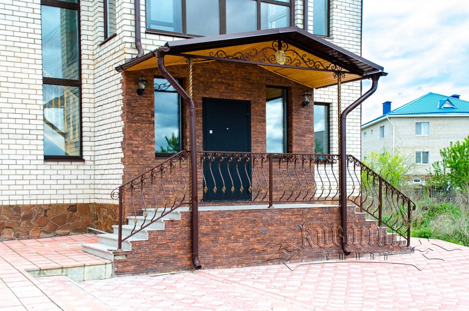 Крыльцо с навесом
