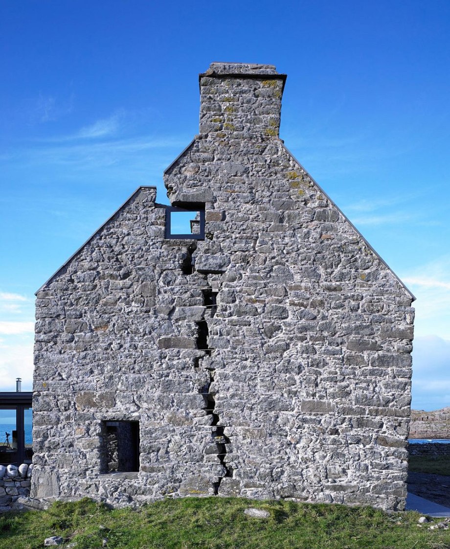 Каменный дом (Stone House / casa do Penedo; Гимараеш, Португалия)