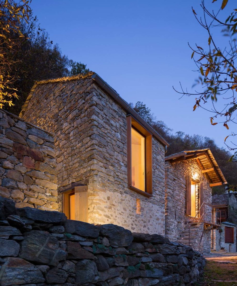 Каменный дом (Stone House / casa do Penedo; Гимараеш, Португалия)
