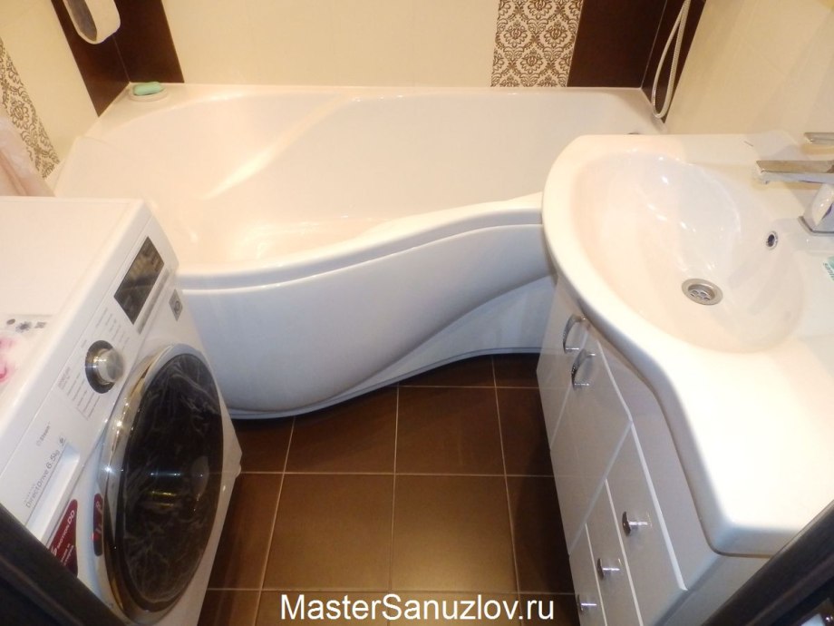 Угловые ванны в маленькой ванной хрущевке