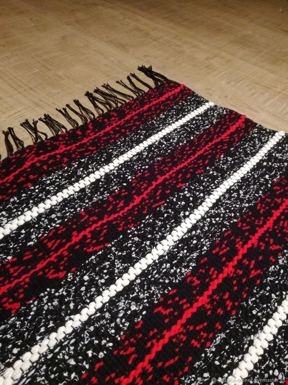 Коврик из остатков плюша