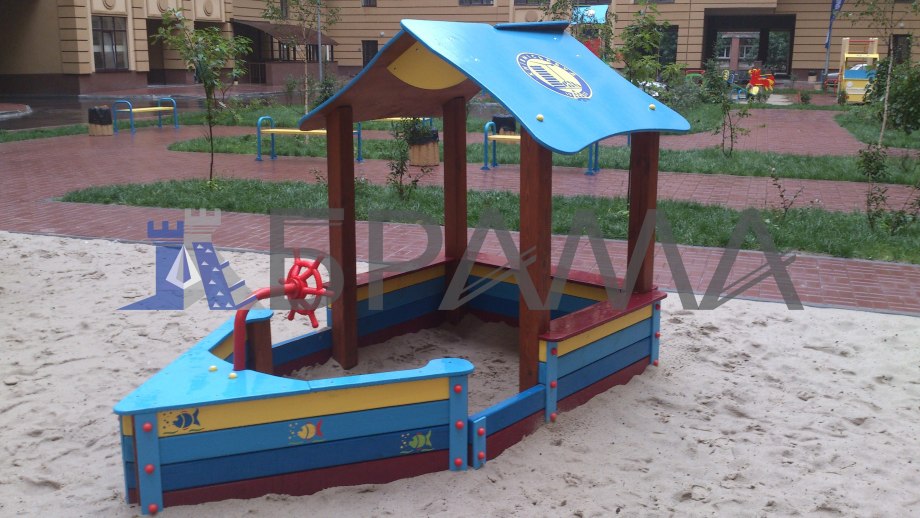 Веревочное сооружение на детской площадке