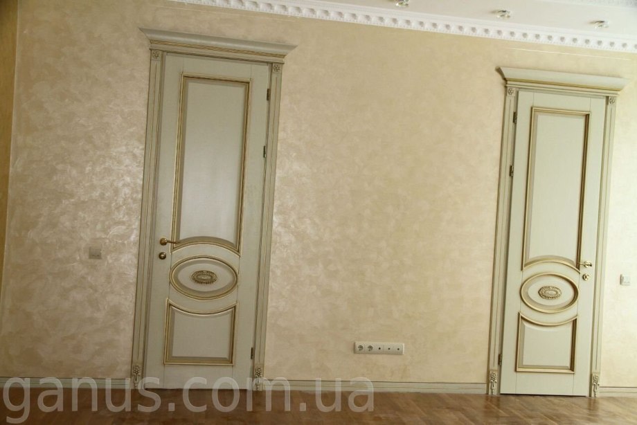 Дверь новелла 2 с патиной в интерьере