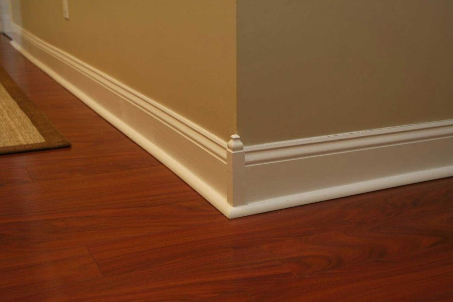 Плинтус EAN Skirting
