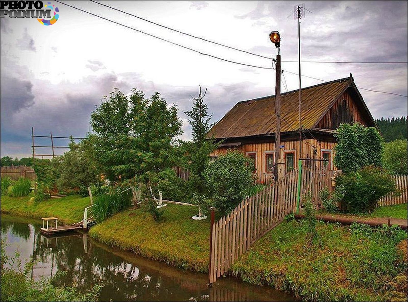 Русский частный в деревне. Домик в деревне. Деревенский домик. Лето в деревне. Дворик в деревне.