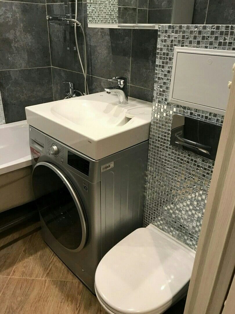 Ванная в хрущевке со стиральной машиной и раковиной