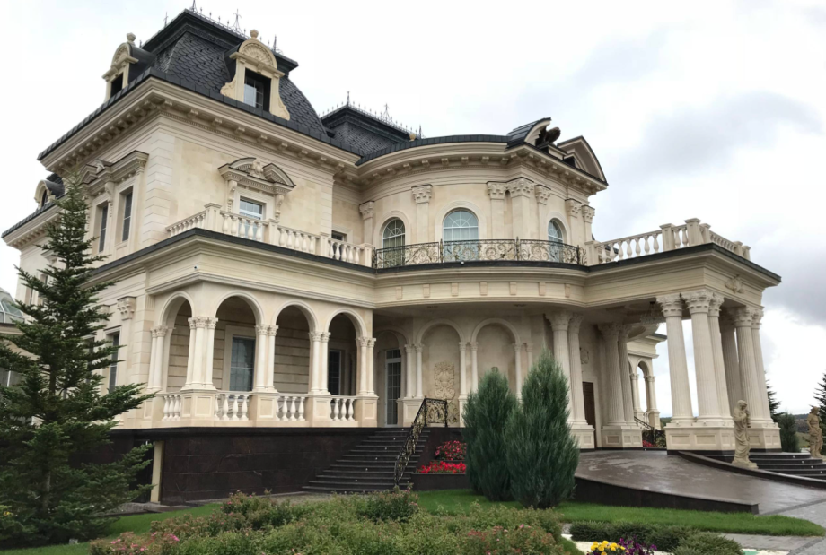 Викторианский особняк в Москве на Рублевке