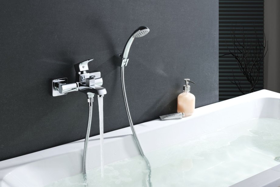 Смеситель для ванны Lemark Plus Factor lm1612c