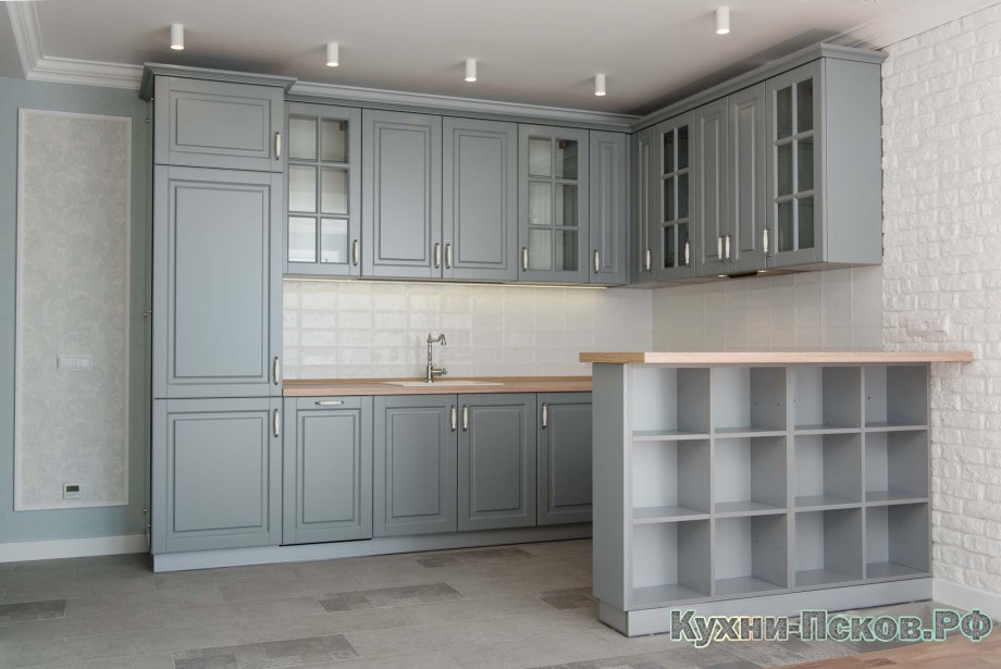 Кухня с фрезеровкой фасадов серая