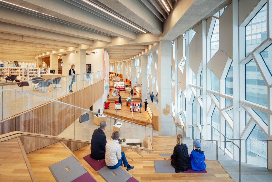 Центральная городская библиотека Library Plaza в Калгари