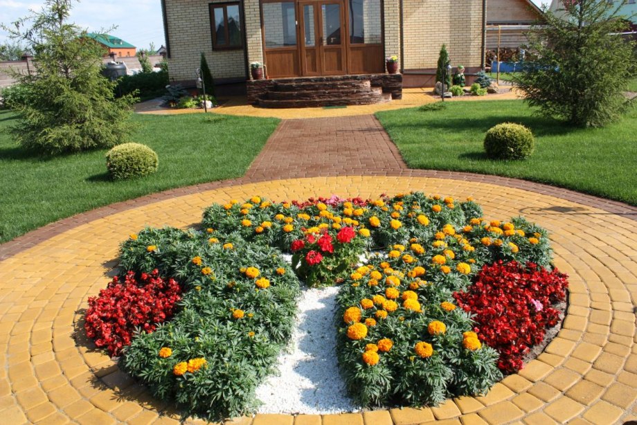 Клумбы, рокарии, рабатки