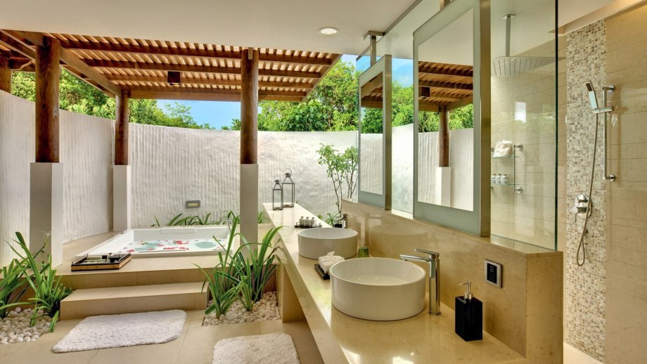 Отель Hideaway Beach Resort Spa
