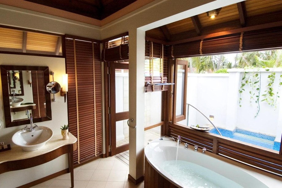 Kurumba Maldives Hotel 5*