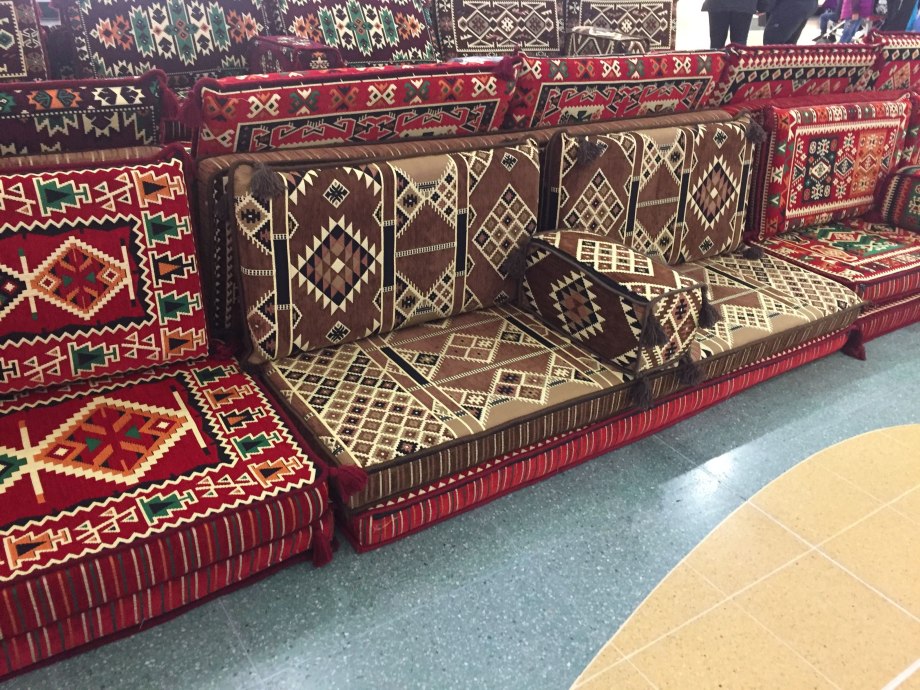 Диван в арабском стиле