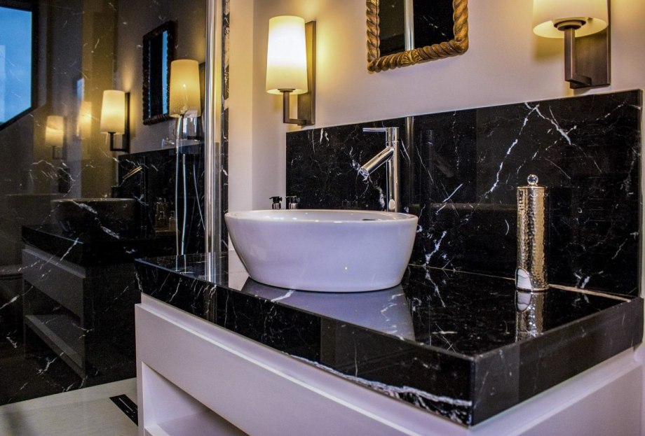 Черный мрамор Nero Marquina