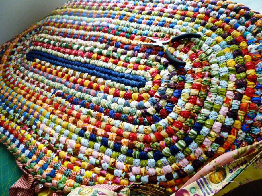 Коврик из тканевых полосок