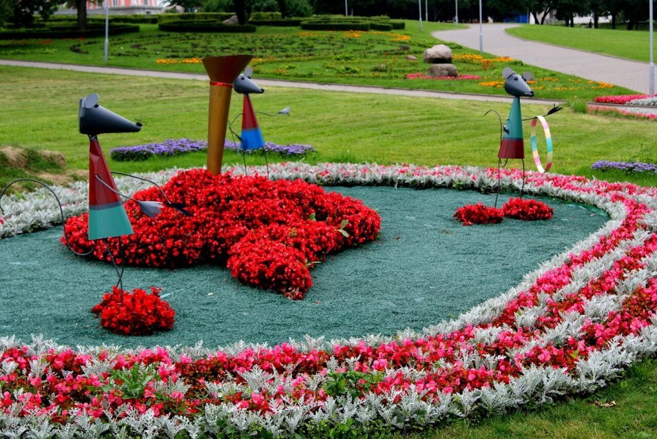 Квадратная клумба