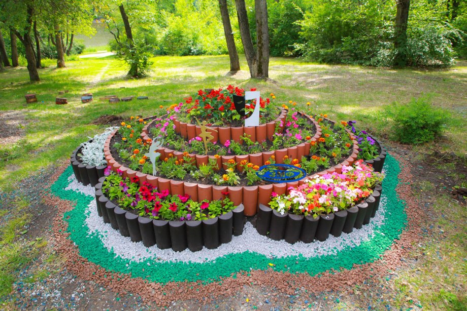 Цветочные клумбы в детском саду