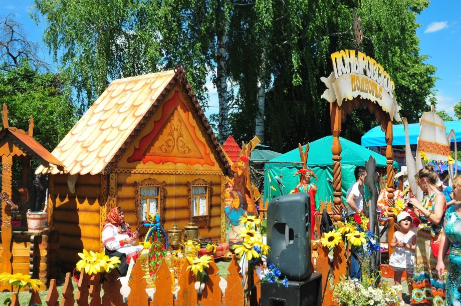 Выставка национального подворья