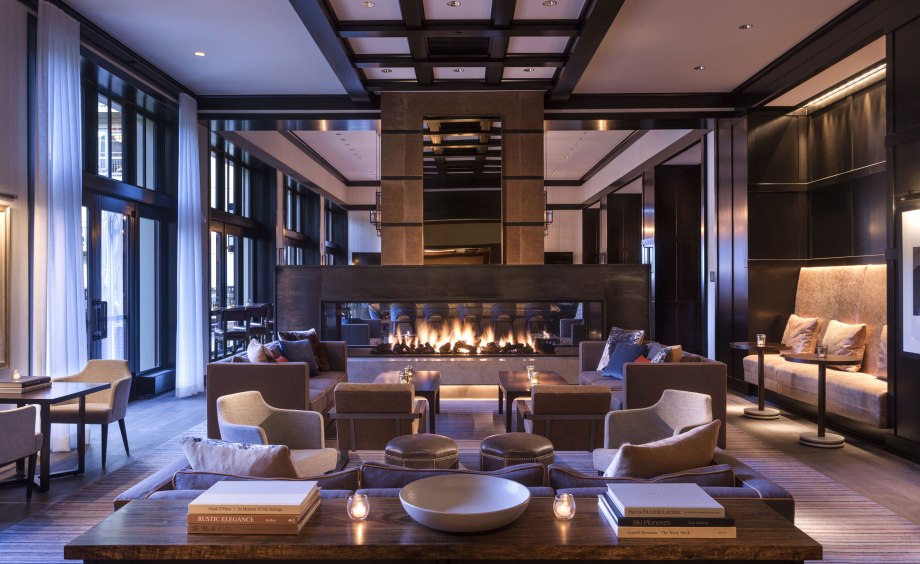 Отель four Seasons в Москве лобби