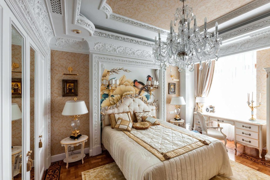 Молдинги на стенах в интерьере