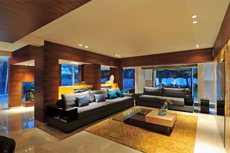 Constance Moofushi 5*