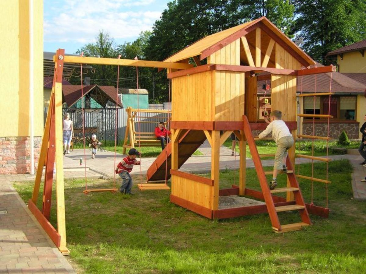 Самодельная площадка. Детская площадка для дачи. Детские домики на участке. Детские площадки из дерева. Домик для детской площадки.