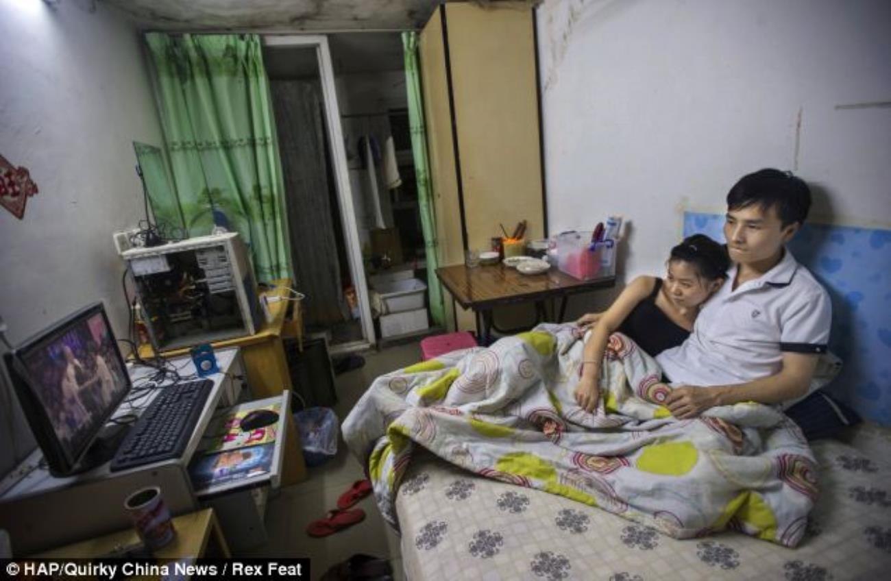 Тайцы квартиры. Маленькие квартиры в Китае. Квартиры китайцев. Китайцы в маленьких квартирах. Самые маленькие квартиры в Китае.