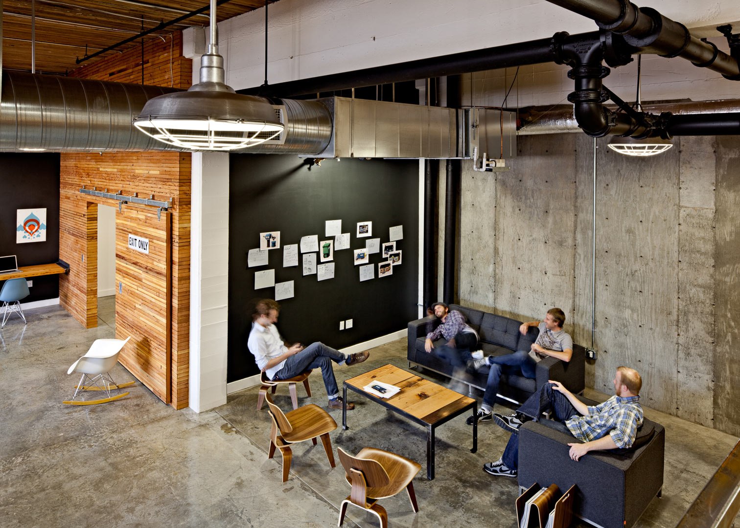 Creative space. Офис в Индустриальном стиле. Креативный интерьер офиса. Креативное пространство. Коворкинг зона.