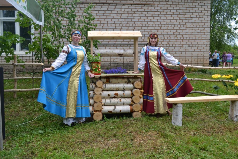 Украсить сцену на праздник деревни
