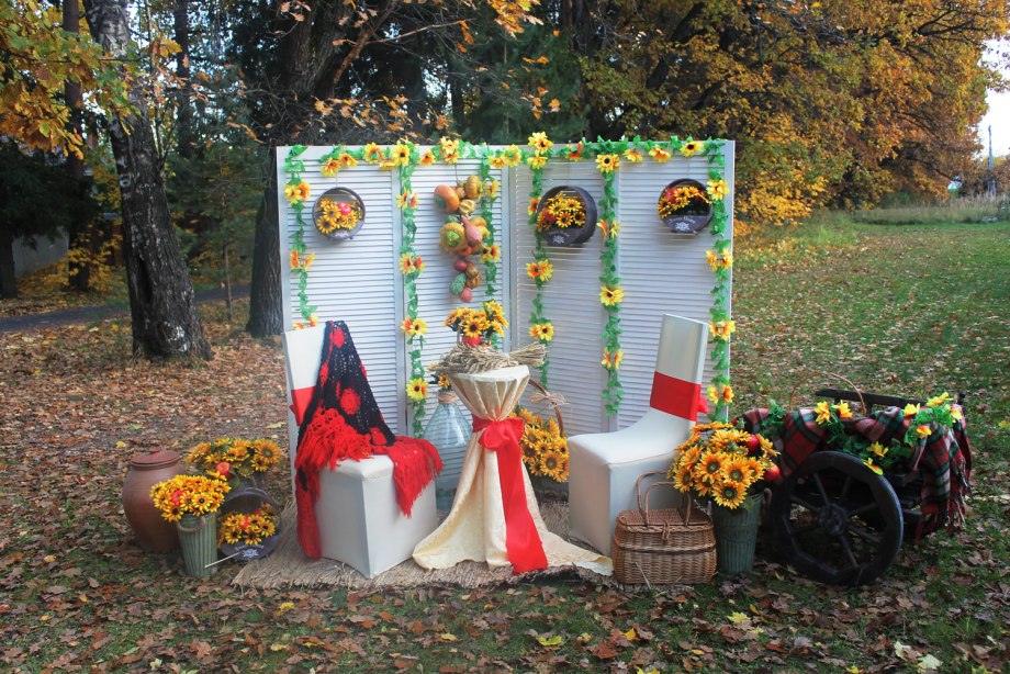 Фотозона с соломой