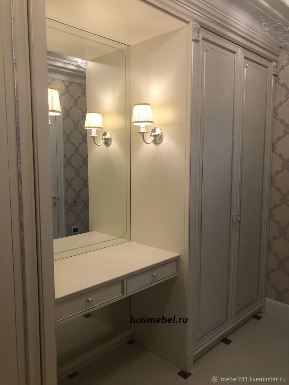 Белый шкаф в прихожую