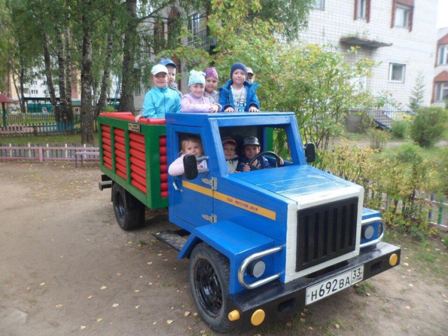 Машинка в детский сад на площадку