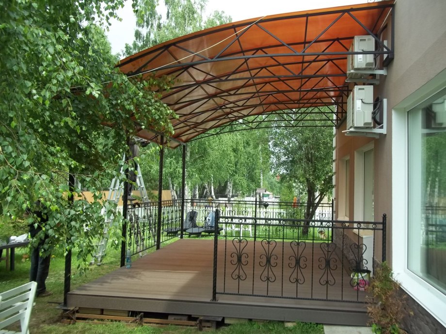 Веранда из металлокаркаса