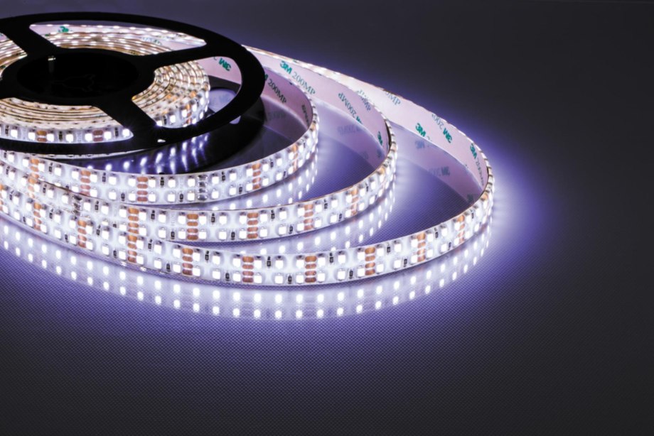 Напольный плинтус с подсветкой PN 080 led Евровуд