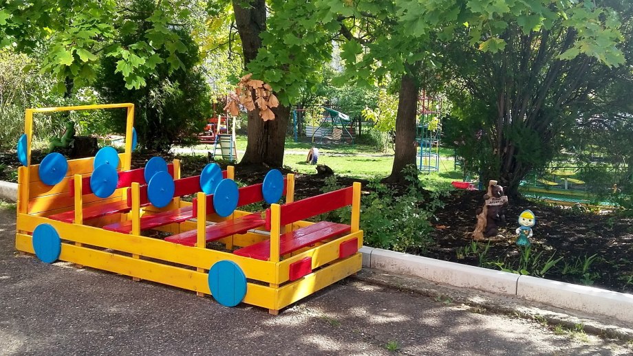 Украсить детскую площадку