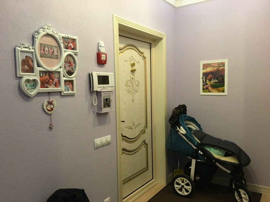 Маскировка счетчика в прихожей