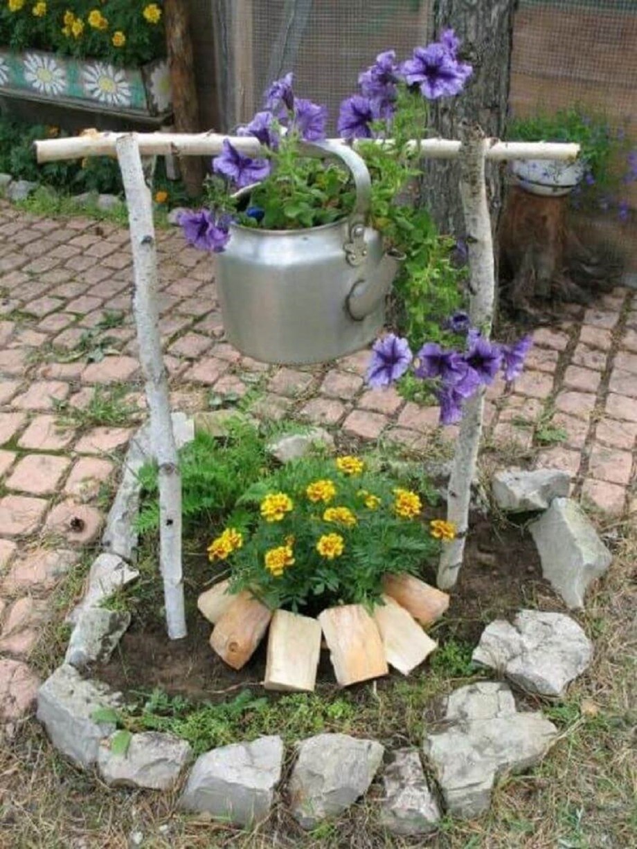 Украшение клумбы своими