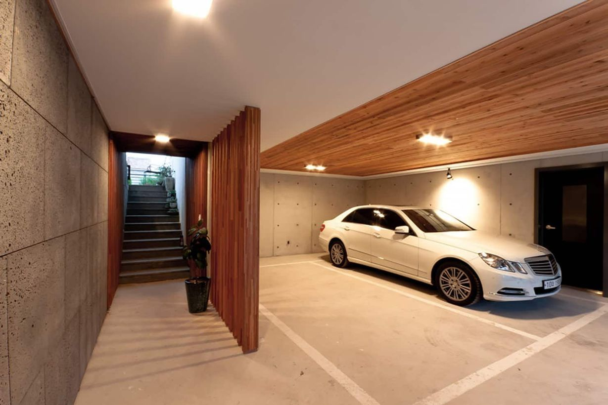 Красивые гаражи внутри. Внутренняя отделка гаража. Стильная отделка гаража. Дизайнерская отделка гаража. Красивый гараж.