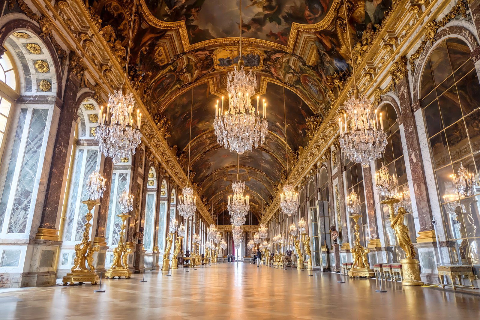 Palace. Версальский дворец Версаль Барокко. Резиденция Людовика 14 в Версале. Версаль дворец Франция парк анфилады. Лувр и Версаль.