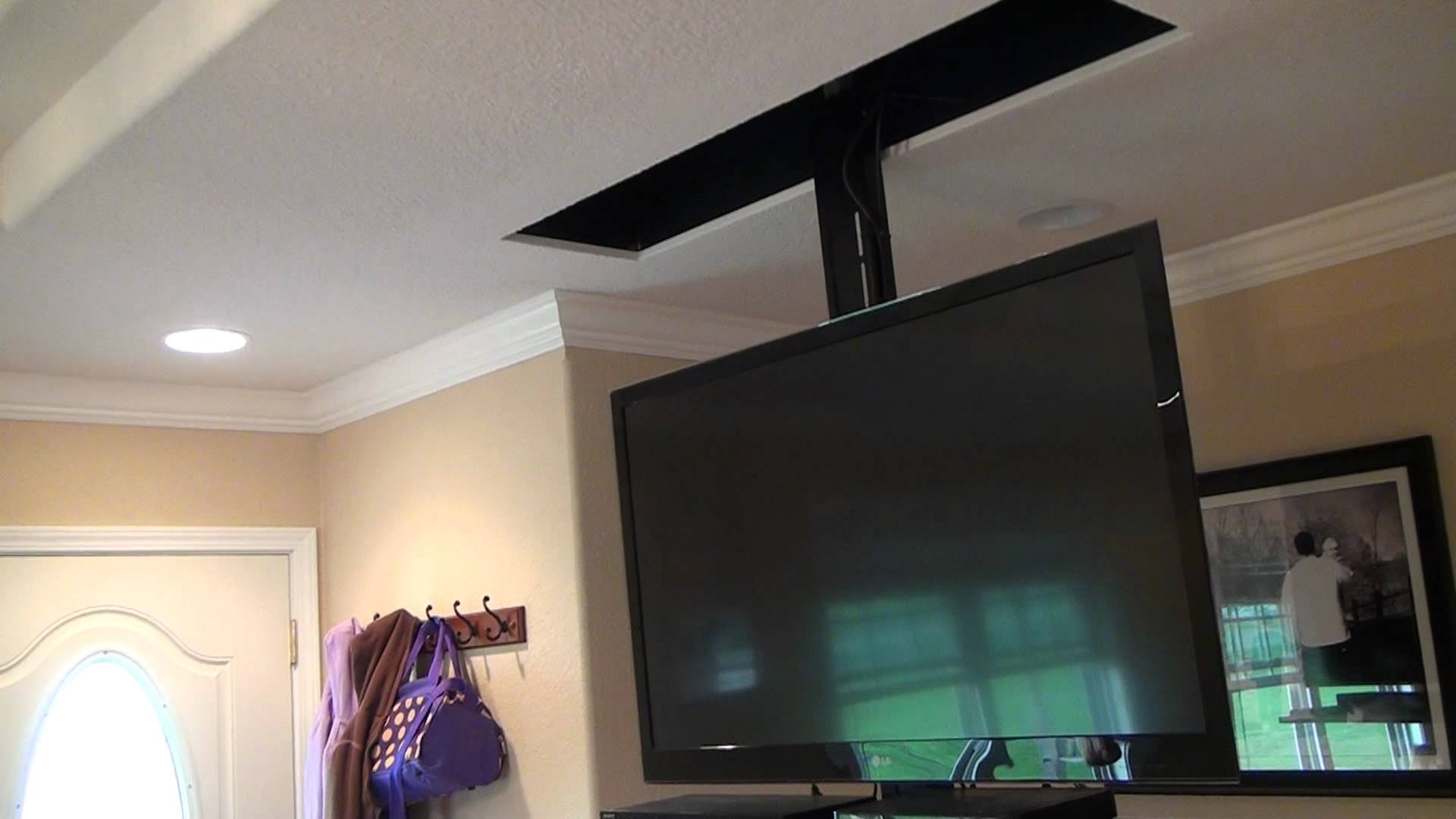 Lampa установить на телевизор. Потолочный кронштейн для телевизора. Подвесной телевизор к потолку. Потолочный лифт для телевизора. Потолочный кронштейн для телевизора в интерьере.