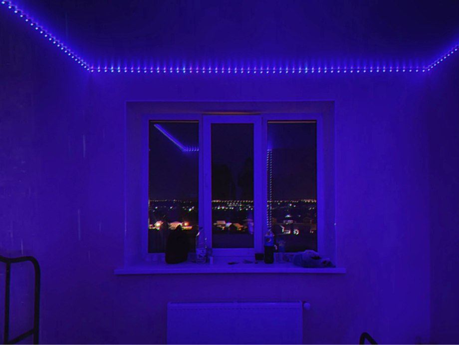 Светящееся окно Холл