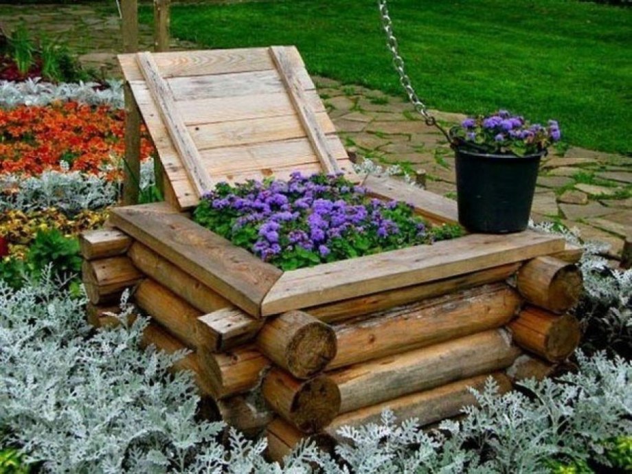 Клумба из бревна