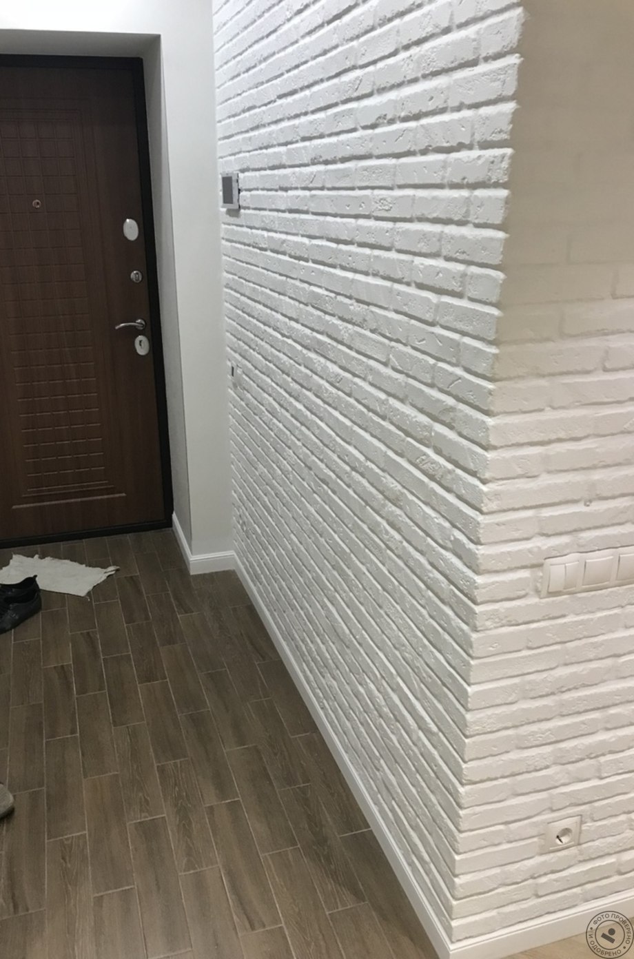 Плинтус алюминиевый скрытый неанодированный с пяткой 80x12