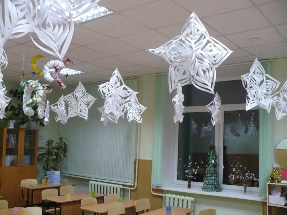 Украшение школы к новому году