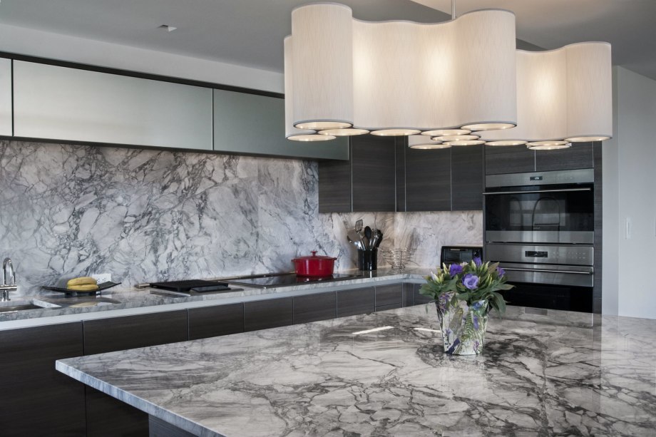 8055/SL Brazilian Marble