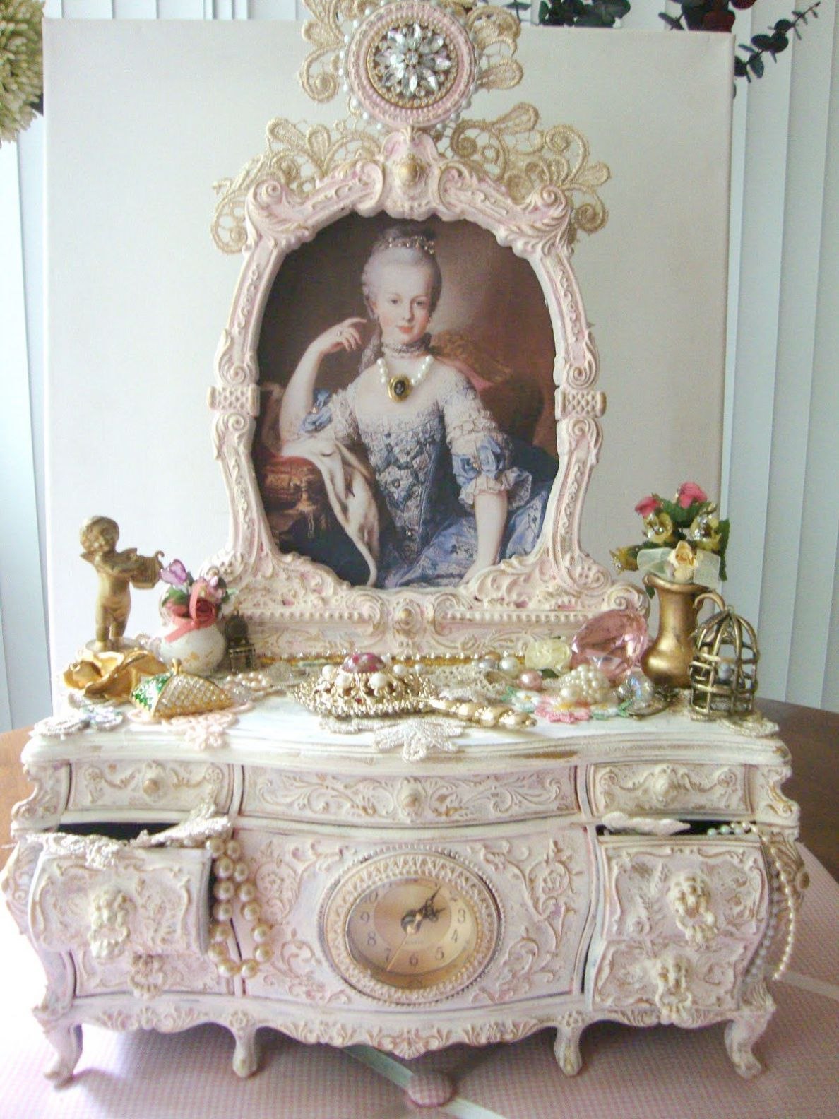 Мебель рококо Марии Антуанетты